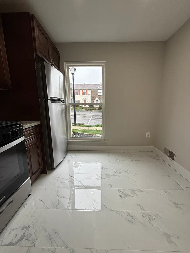 Building Photo - 11 Van Buren Pl