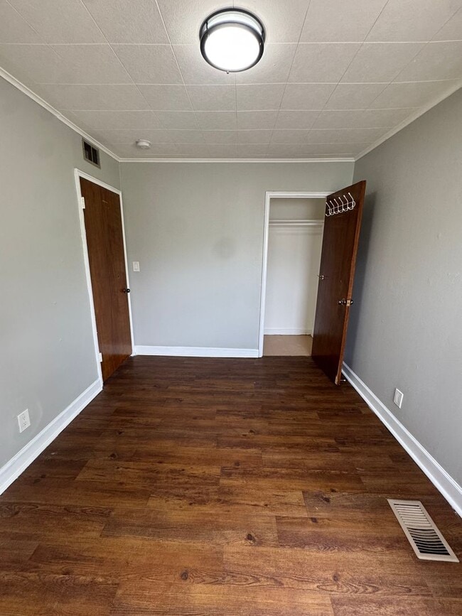 Building Photo - Two bedroom Ranch Style home in Lansing, I...