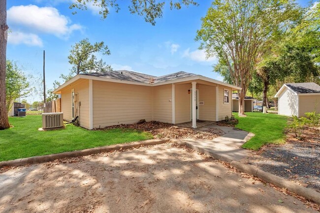 Building Photo - 3559 Balboa Cir