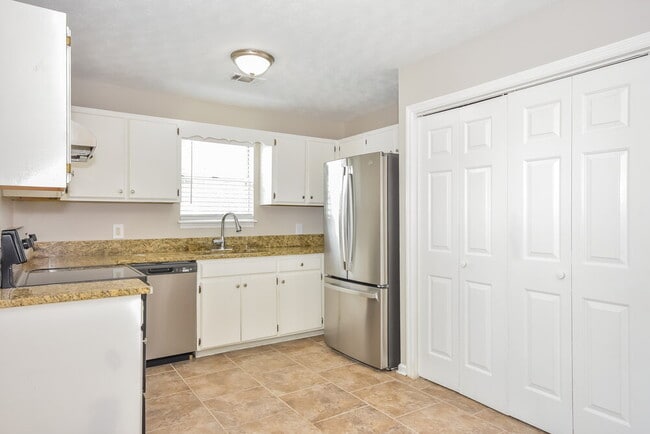 Building Photo - 4104 Pepperwood Dr