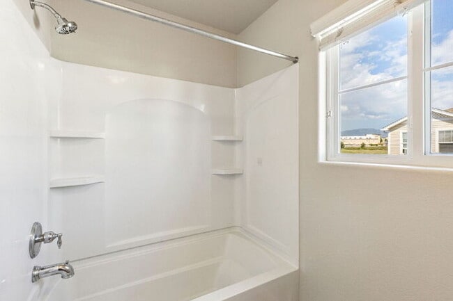 Building Photo - Granite Kitchen, Central AC, Oversized Gar...