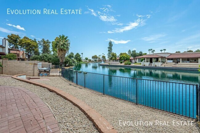 Building Photo - 2033 S Paseo Loma