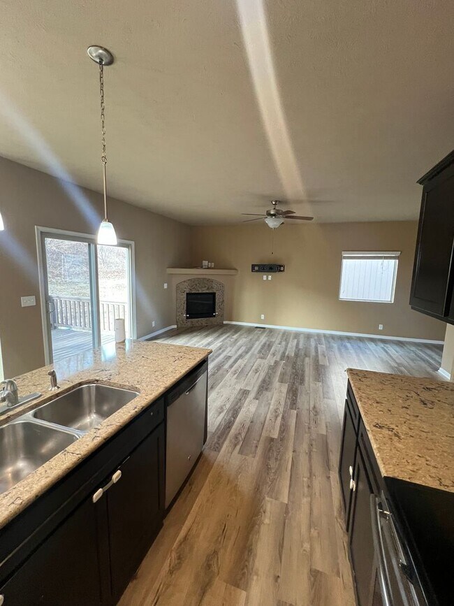 Building Photo - 1/2 month off moving special if move in prior to 03/15/2026 - Beautiful 3 bed 2 bath house w 2 ca...