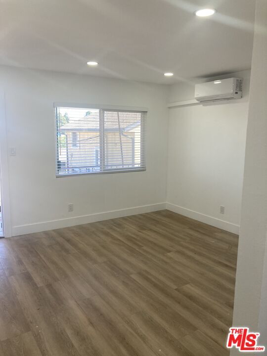 Building Photo - 1101 W 106th St