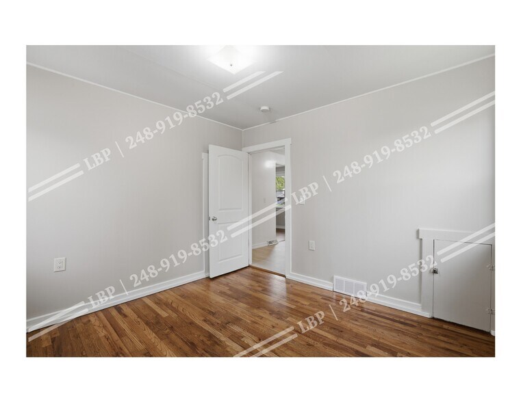 Building Photo - 35230 Sheffield St