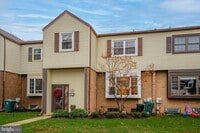 Building Photo - 206 Birch Dr