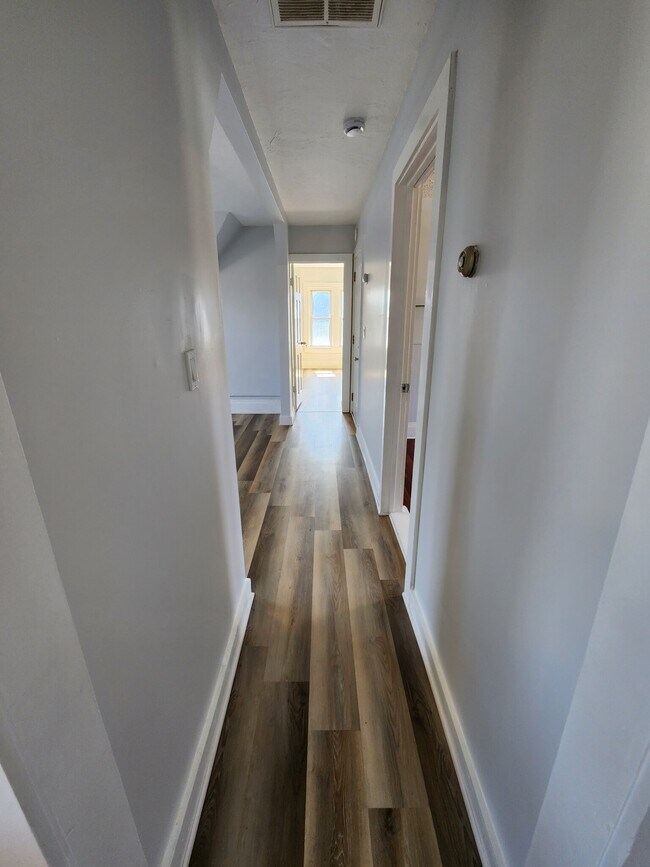 Building Photo - 37 Herrod Ave