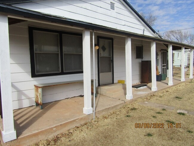 Building Photo - centrally located, pets negotiable with ow...