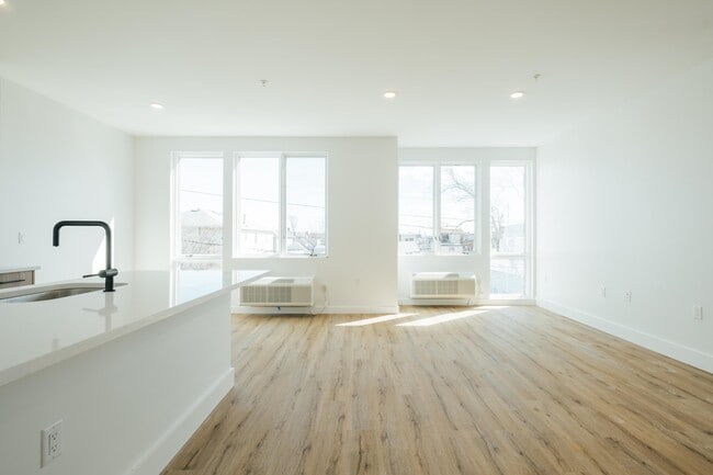 Primary Photo - 67 Dr Martin Luther King Jr Blvd