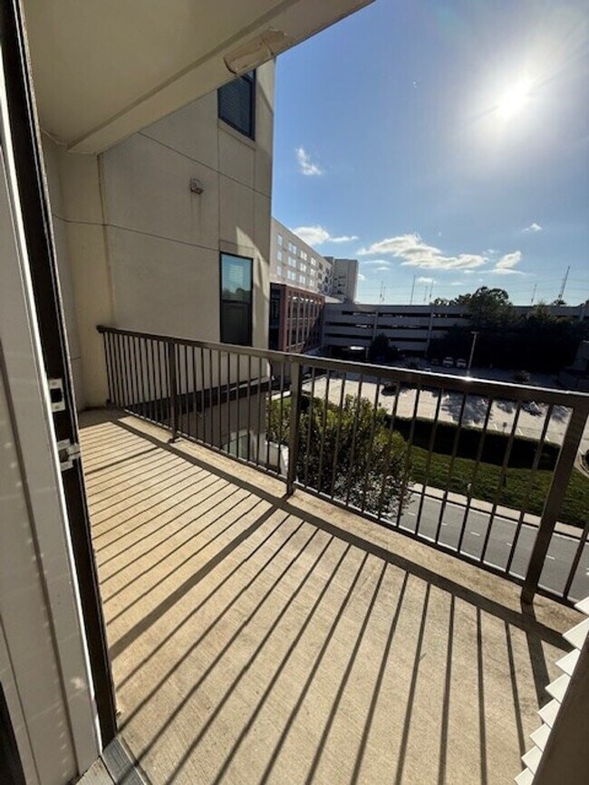 Building Photo - 1404 Lincoln Trace Cir