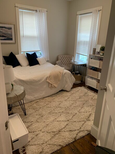 Building Photo - 71 Hillside St