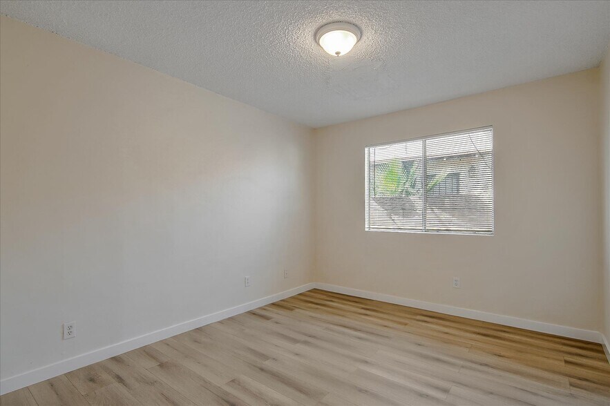 Building Photo - 9223 Langdon Ave
