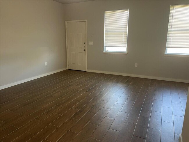 Building Photo - 884 Rd 3550