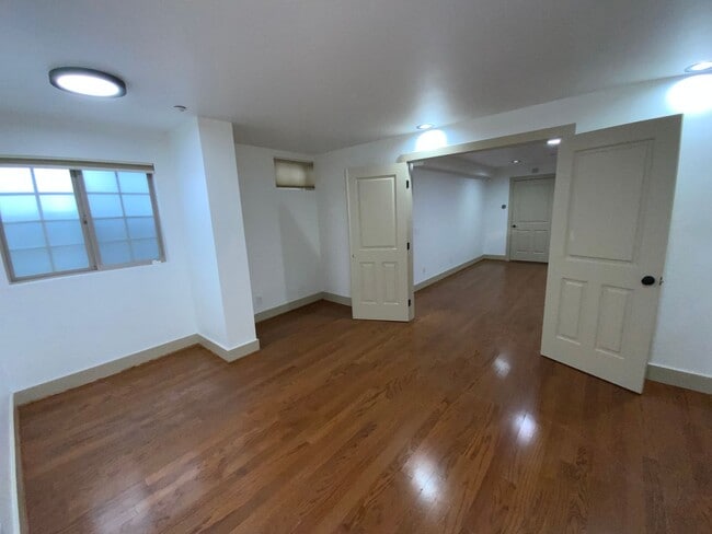 Building Photo - 445  E Avenue