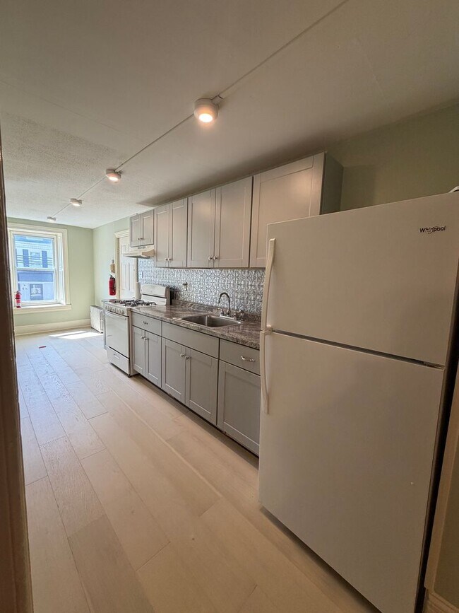 Building Photo - 49 N Main St