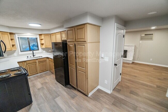 Building Photo - 508 E Rich Ave