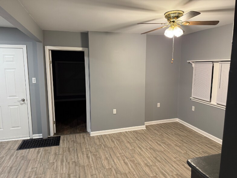 Building Photo - 208 E North St