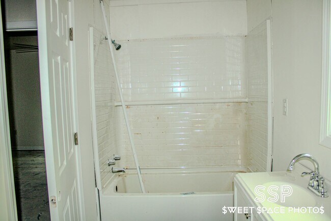 Building Photo - 503 N Orange St