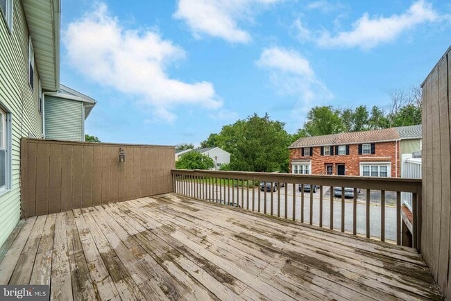 Building Photo - 132 E Green Valley Cir