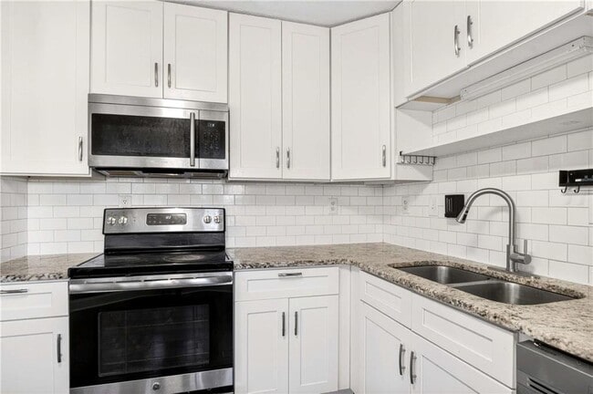 Building Photo - 808 Emerald Chase