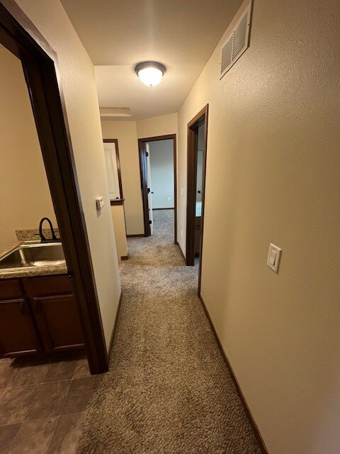 Building Photo - 27 Jaro Wy