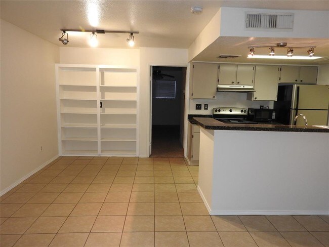 Building Photo - 12905 Woodforest Blvd
