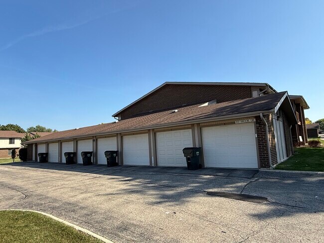 Building Photo - 803 Brook Dr