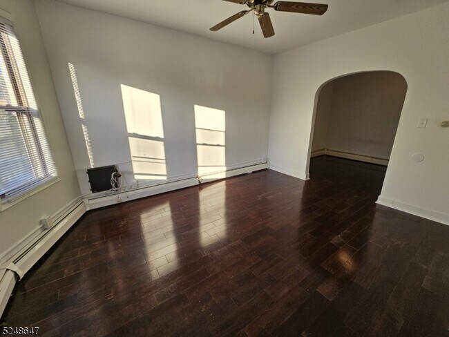 Building Photo - 916 Broadway