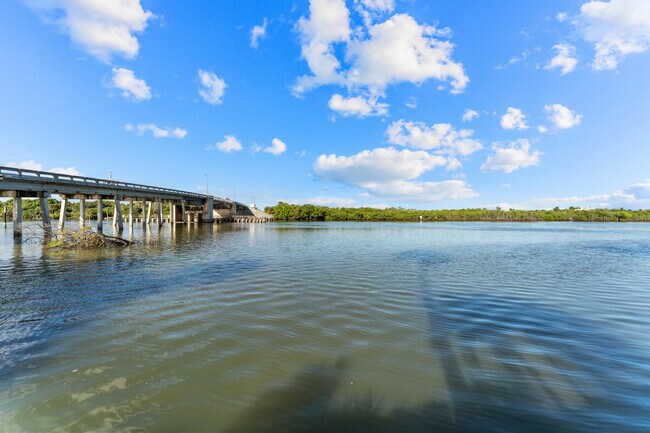 Building Photo - 225 S Beach Rd