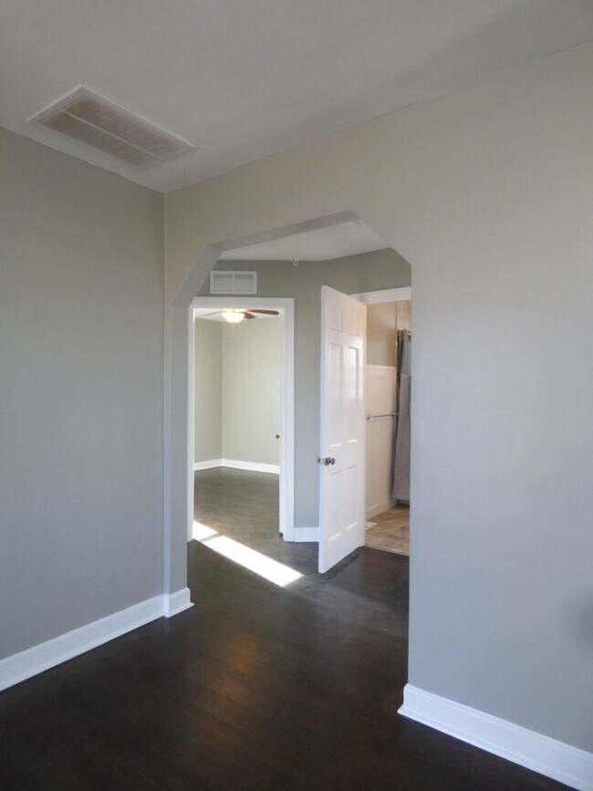 Building Photo - COMING SOON! Recently Renovated House near North Limestone! All Electric, Garage, Dogs Ok!