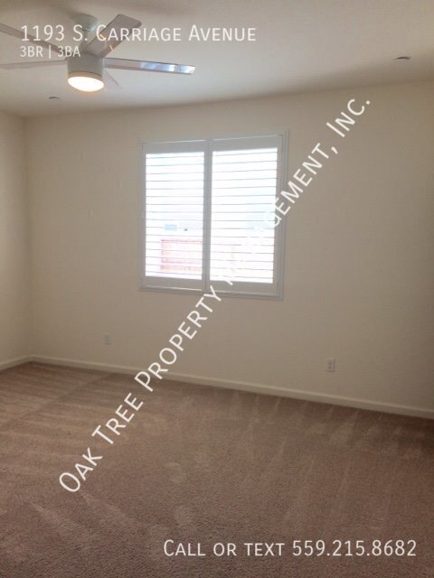 Building Photo - 1193 S Carriage Ave