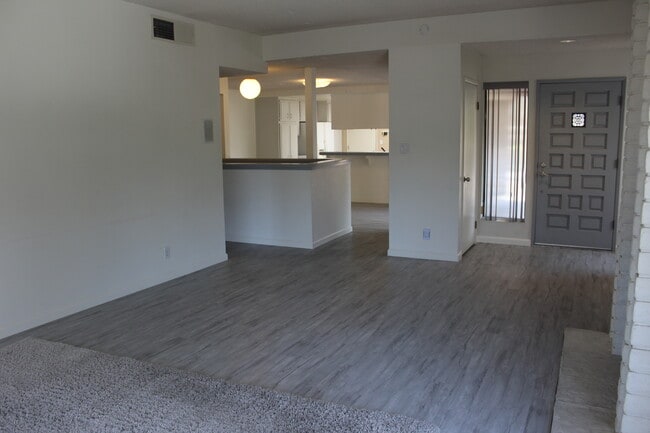 Building Photo - 6600 Reservoir Ln