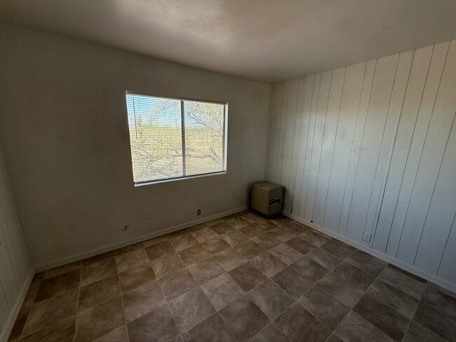 Building Photo - 8221 S Taylor Ln