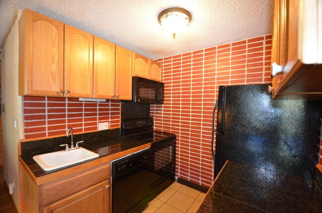 Building Photo - Year lease! Views of Quandary!