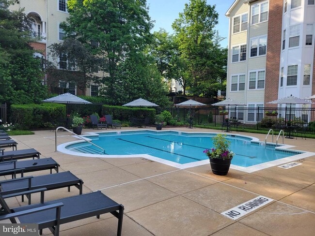 Building Photo - 4142 Fountainside Ln