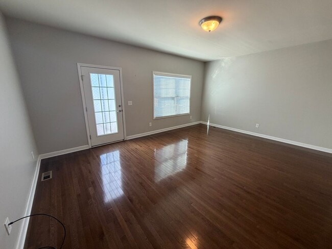 Building Photo - 3 Bed/3 Bath Townhome Christiansburg