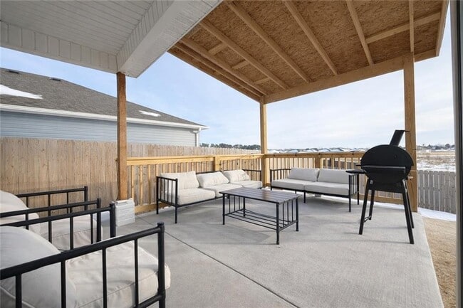 Building Photo - 208 W Laurel Ave