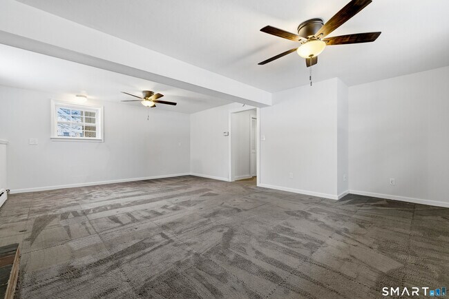 Building Photo - 10 College St