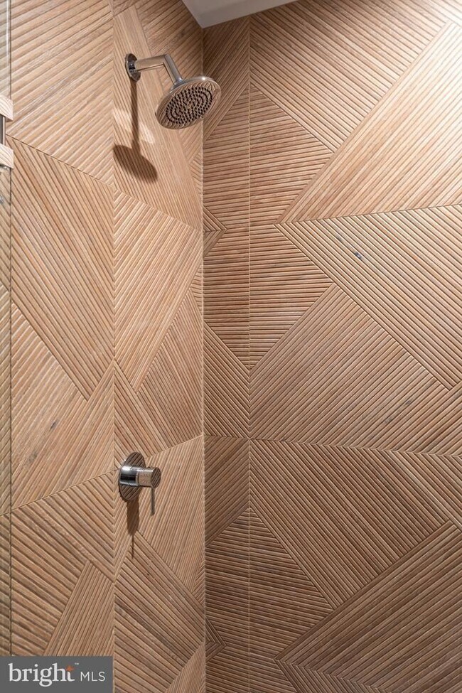 Building Photo - Elegant, Light-Filled 2BR/2BA with High Ceilings & Walk-In Closets