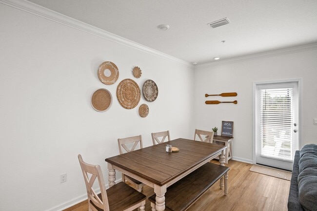 Building Photo - 4013 Blue Water Dr