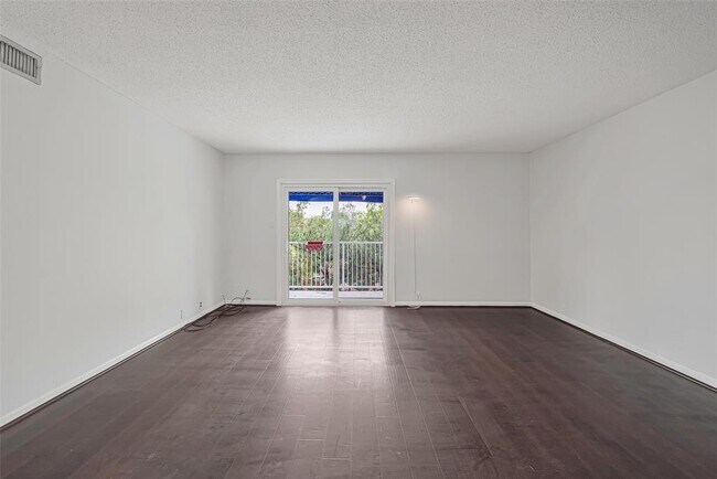 Building Photo - 2601 Bellefontaine St