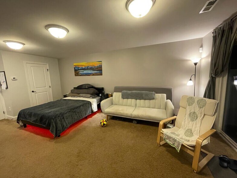 Room 2 - 649 Berry Chase Way