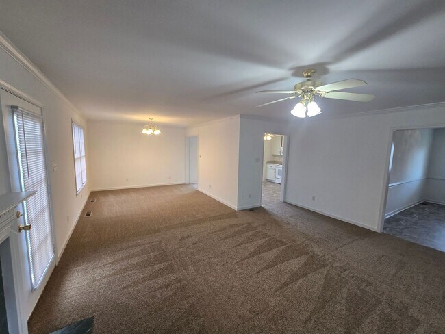 Building Photo - 312 Shade Tree Dr