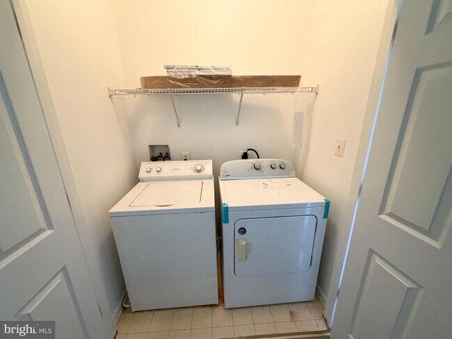 Building Photo - 8316 Green Grass Rd