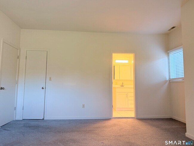 Building Photo - 117 Montoya Dr
