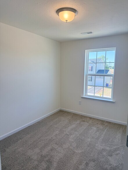 Building Photo - 3621 Fieldstone Dr