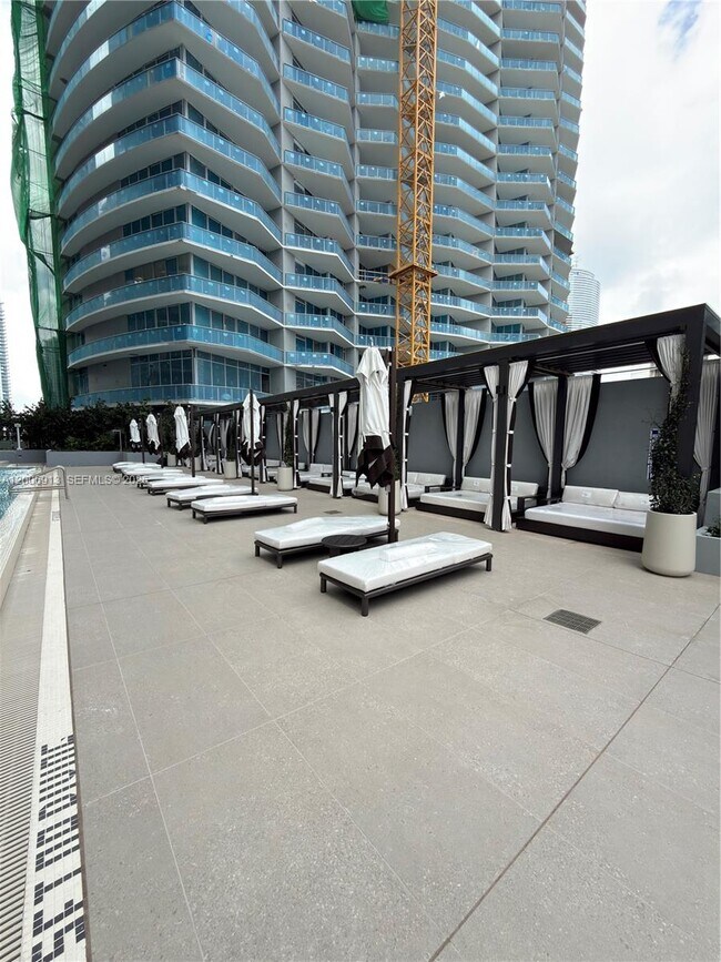 Building Photo - 77 SE 5th St