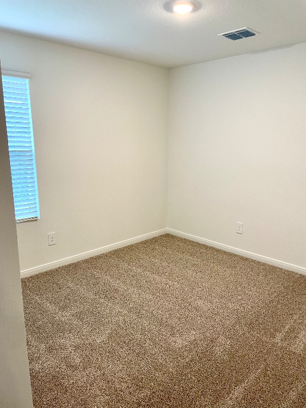 Building Photo - 320 Yosemite Dr