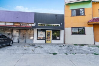 Building Photo - 2505 S Presa St