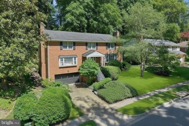 Building Photo - 4025 N River St